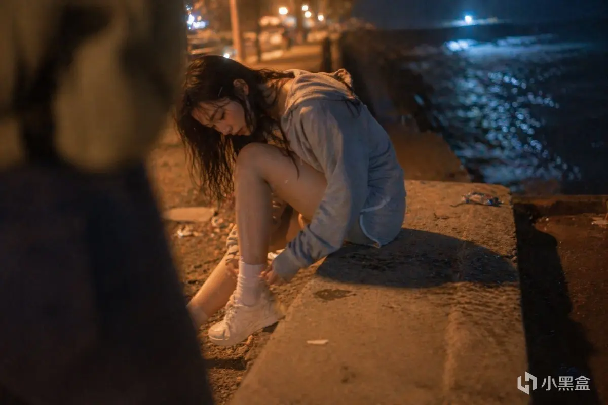 No. 19: 个人资料 / 头像 - 电影感夜间海滨抓拍人像