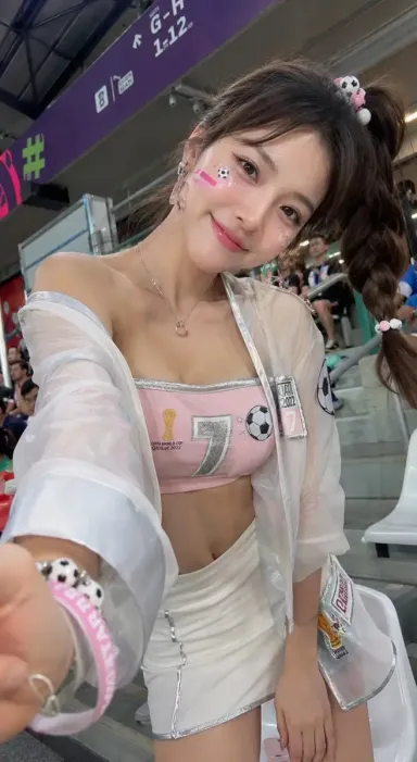 No. 13: YouTube 缩略图 - 世界杯球迷少女肖像