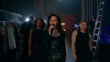 Backstage-to-Arena Concert One-Shot