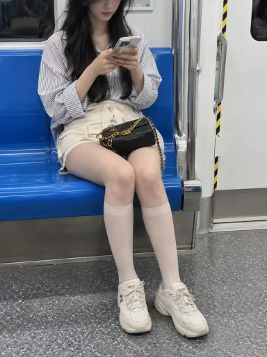 地铁随手拍，为什么别人拍出来像电影截图？
